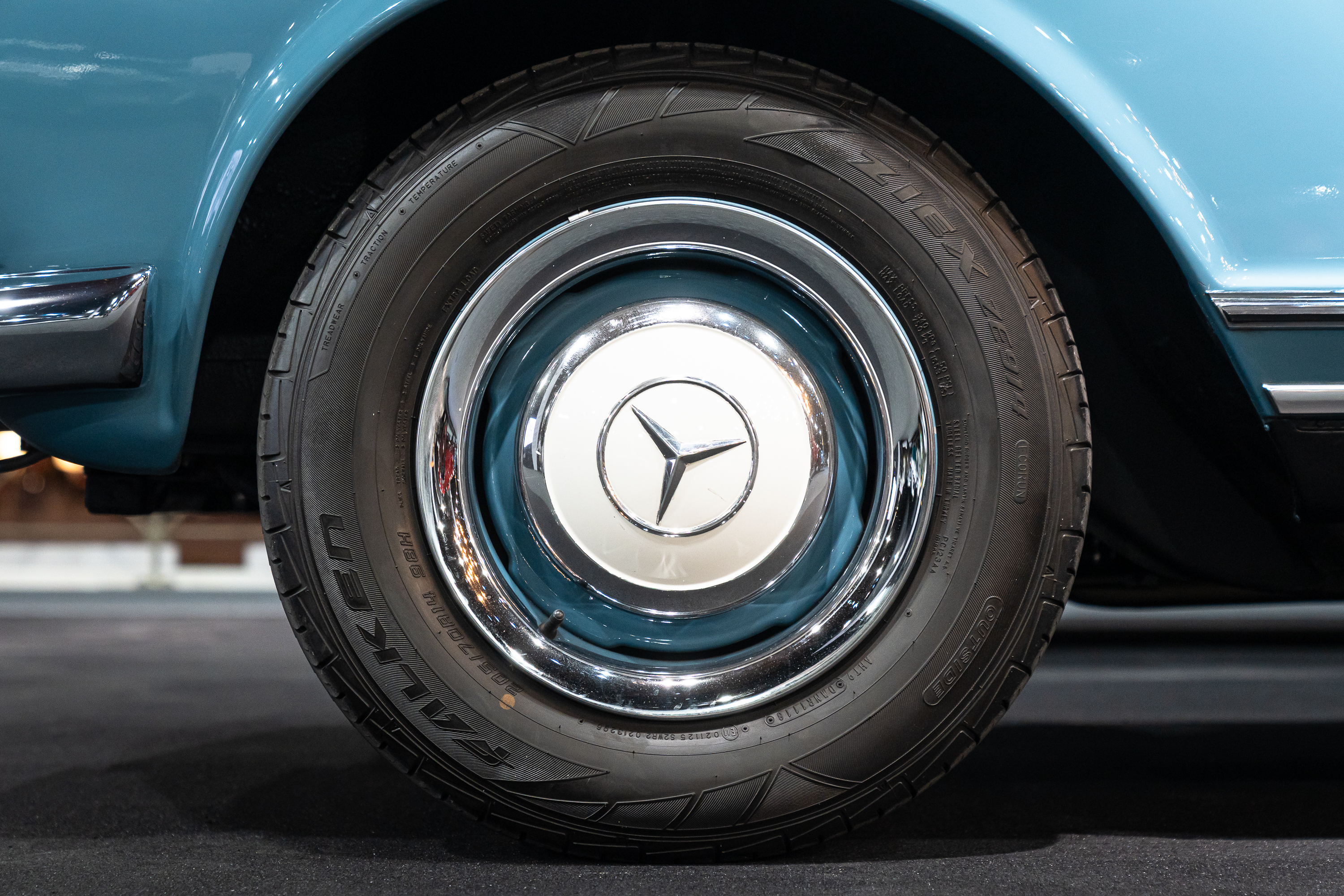 Mercedes 230 SL Pagode media