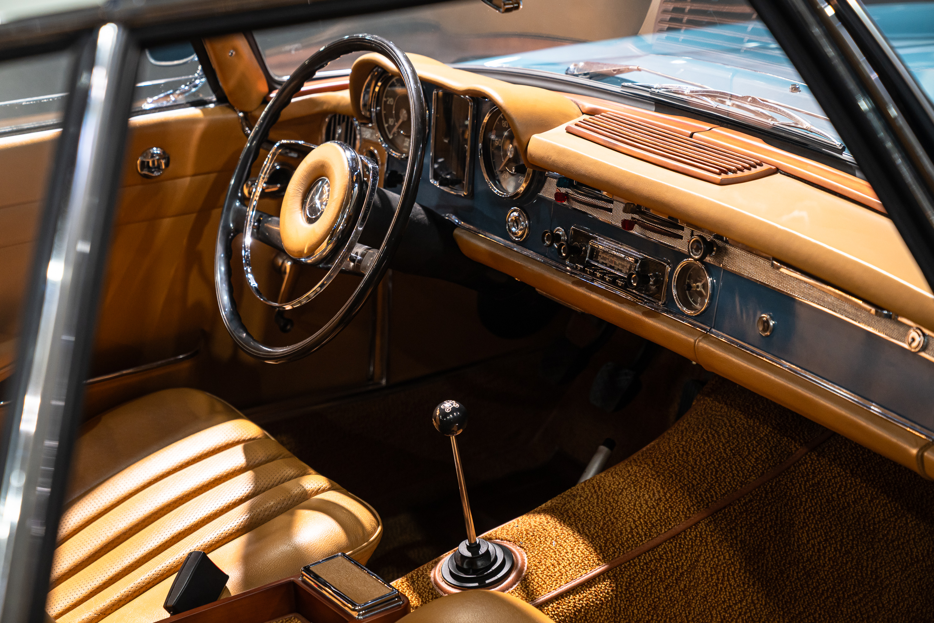 Mercedes 230 SL Pagode media