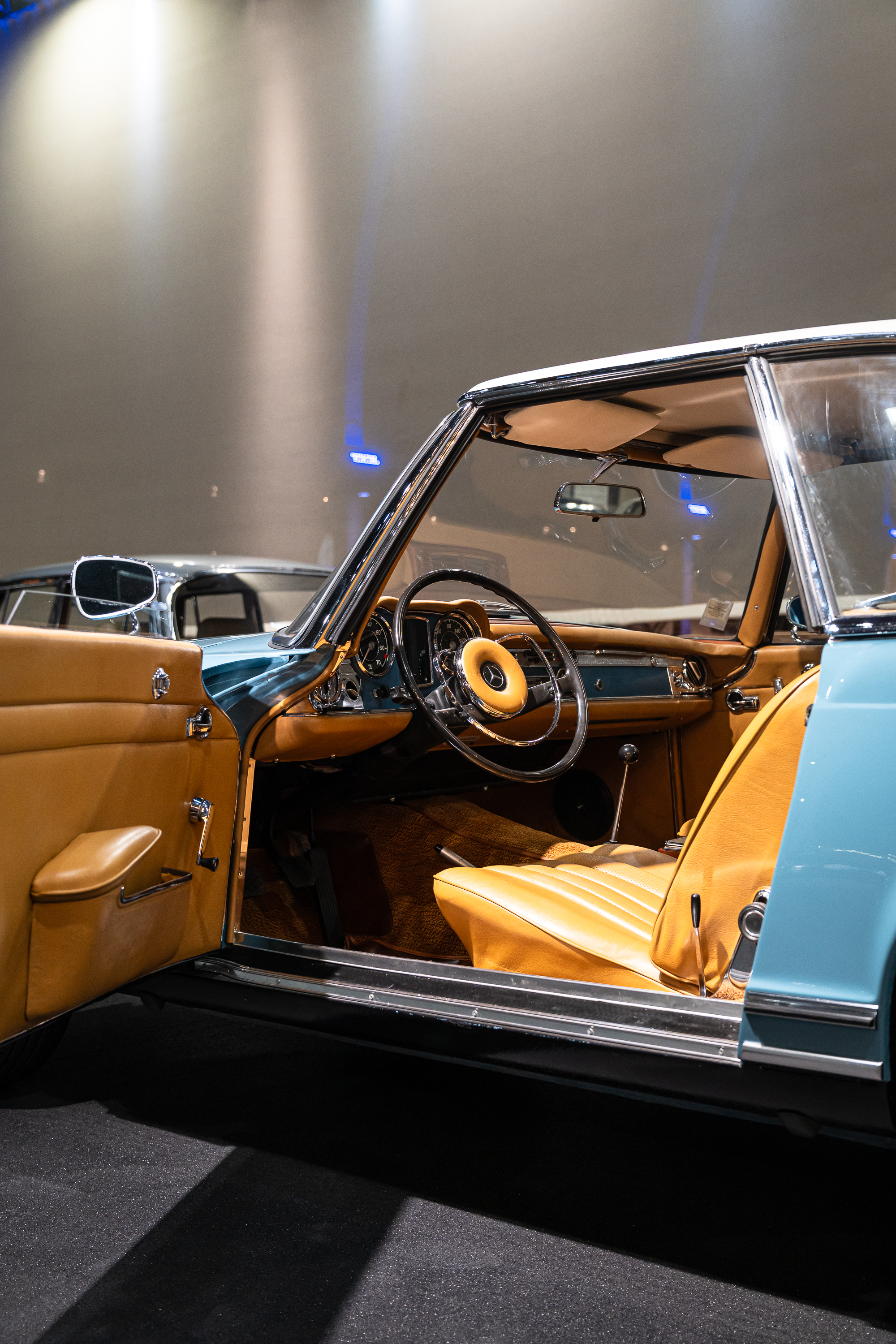 Mercedes 230 SL Pagode media