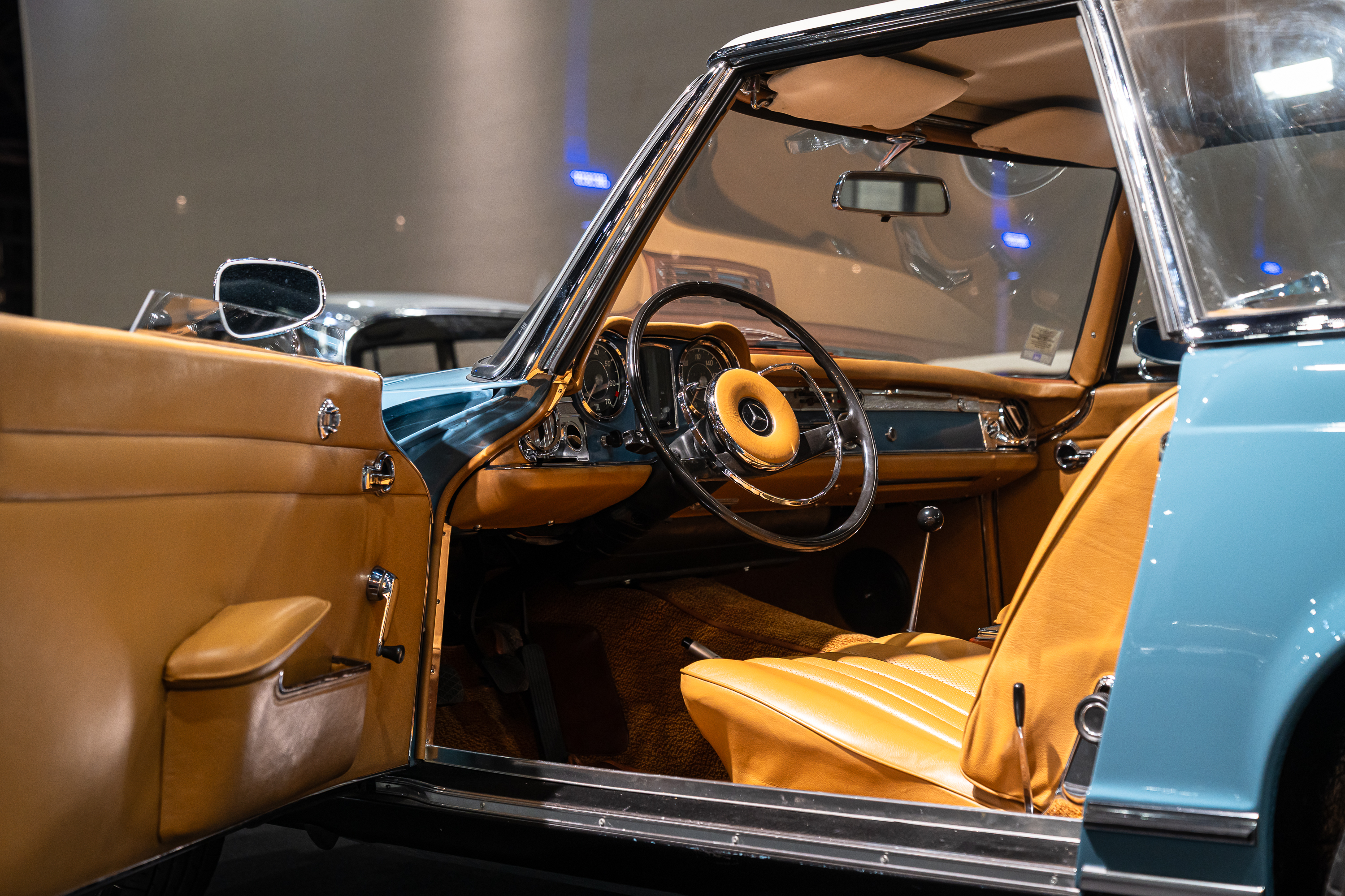 Mercedes 230 SL Pagode media