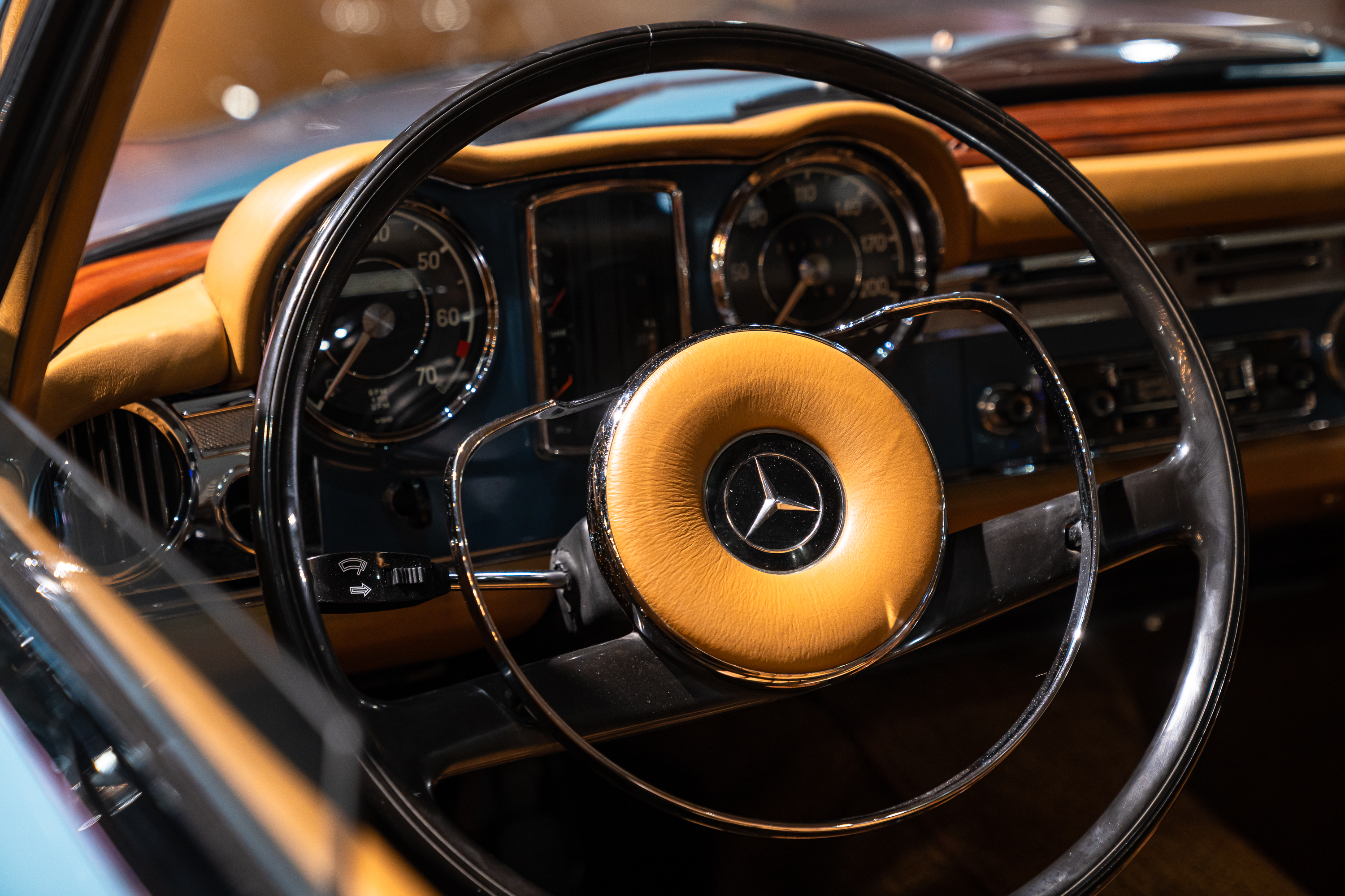 Mercedes 230 SL Pagode media