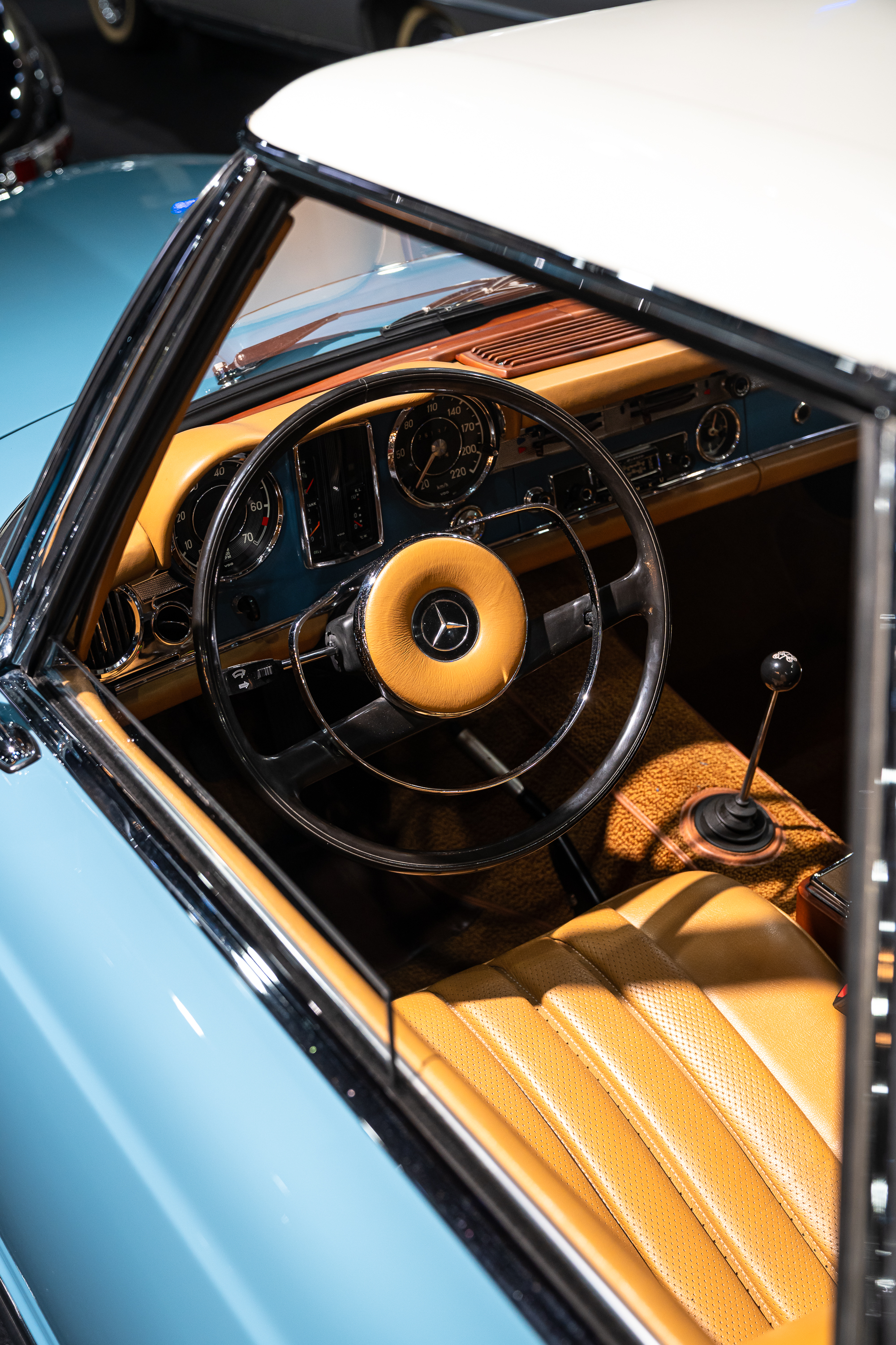 Mercedes 230 SL Pagode media