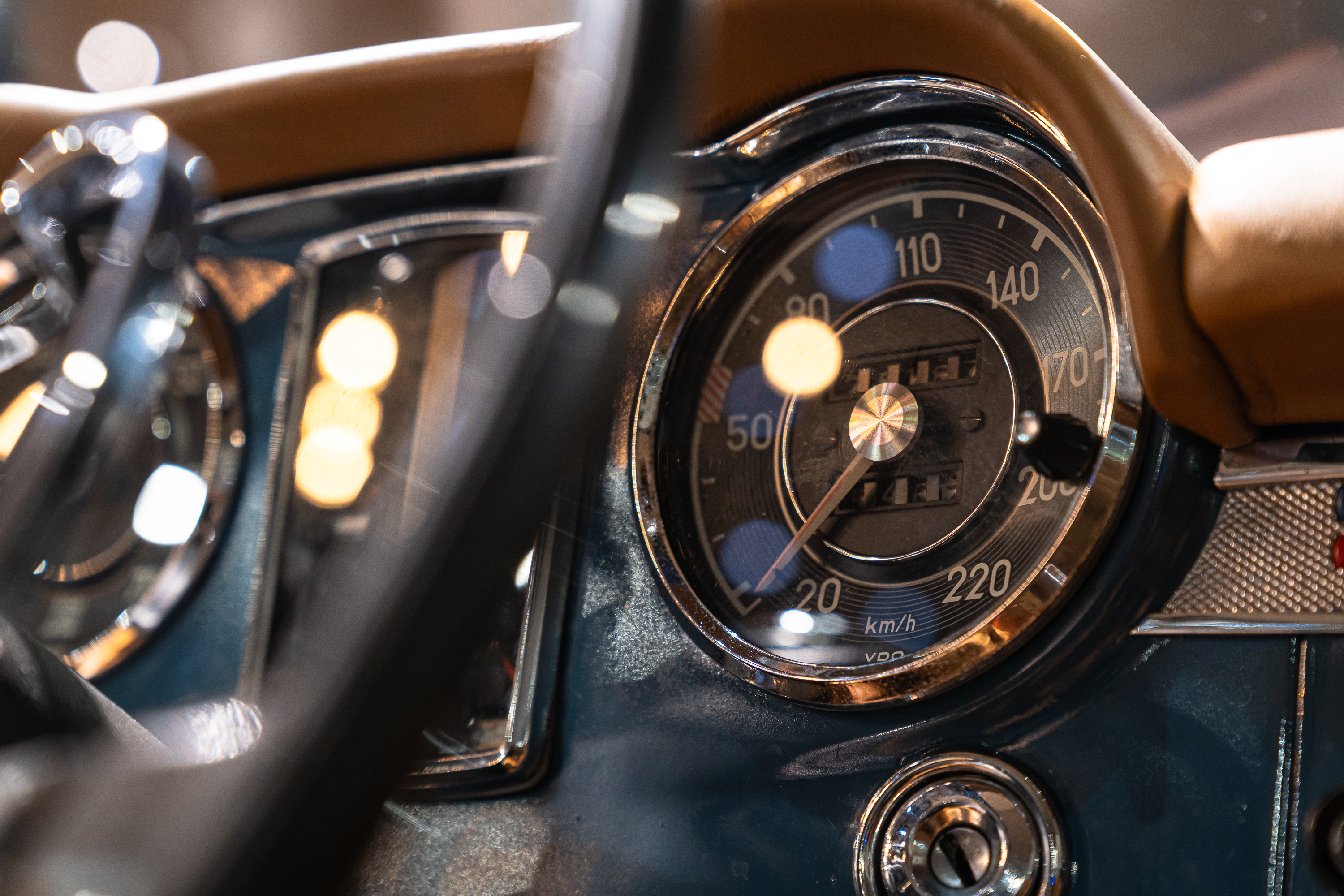 Mercedes 230 SL Pagode media